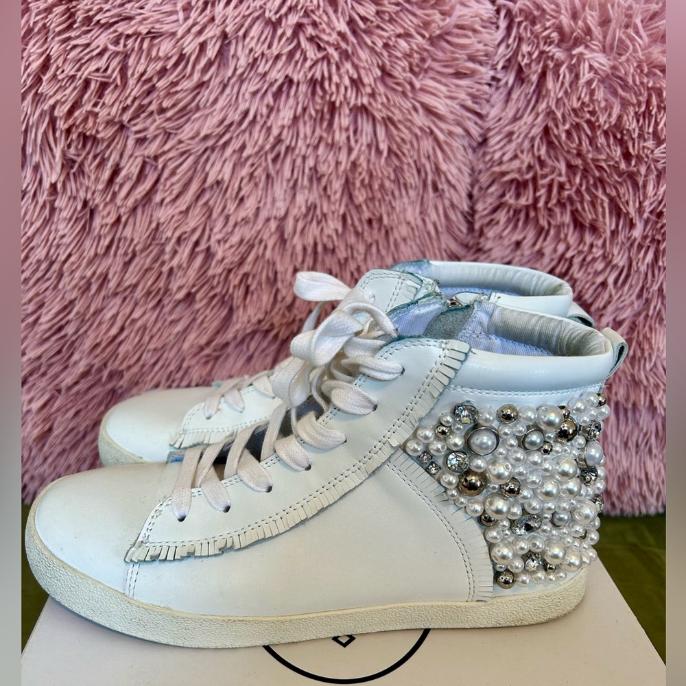 Steve Madden Bayside Tennis Shoes : Women’s size 7.5 - pearl detail - Picture 3 of 8